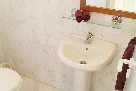 House 3 Vilă *