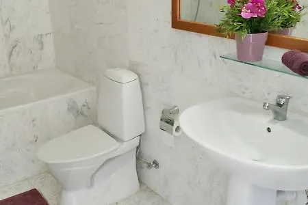 House 3 Vilă *