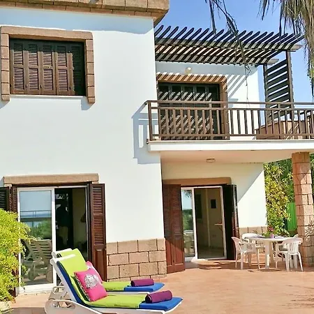 Vila House 3 *