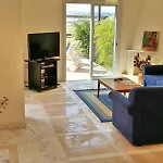 House 3 Вілла
